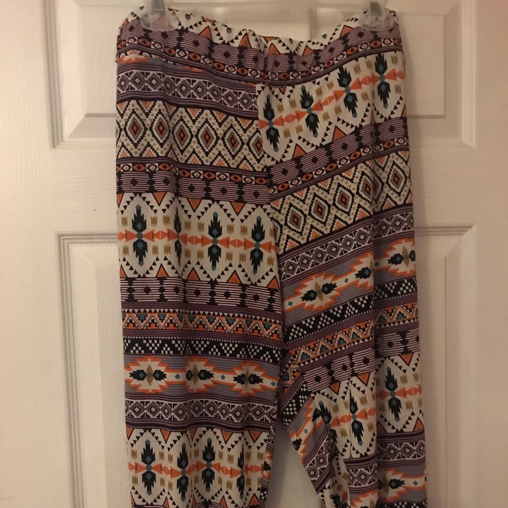 2 Plus Size Cropped (Capri) Joggers